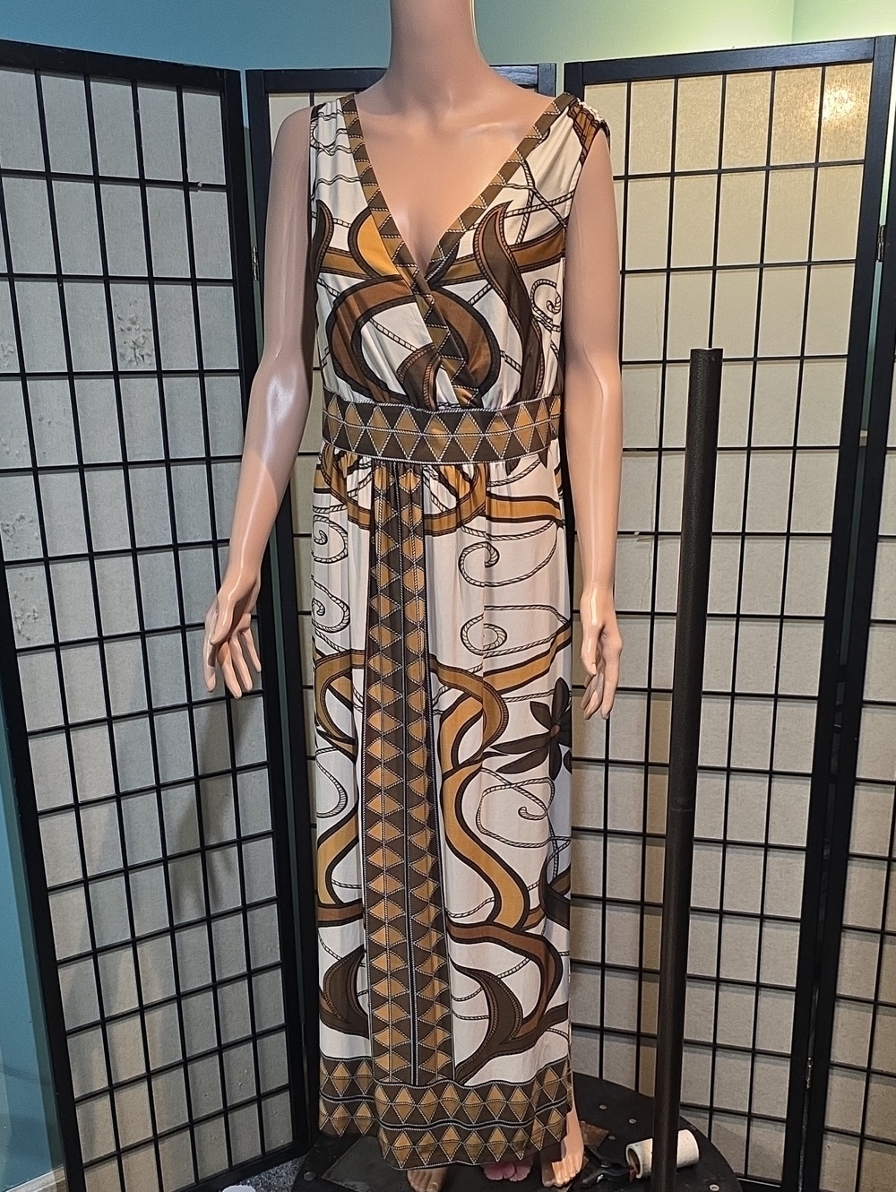 Bloooming Rose Sleeveless V-Neck Maxi Dress Geometric Print